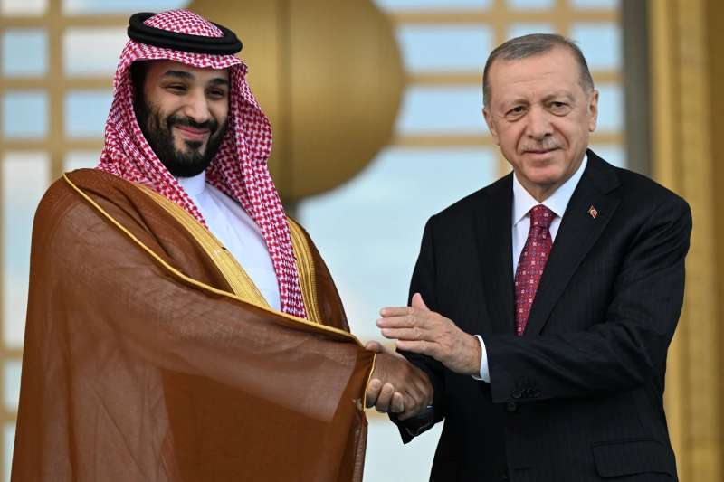 تركيا تعارض التنمر على السعودية.. وتطالب برفع العقوبات عن إيران بدلا من تهديد الرياض