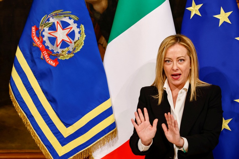 مخاوف على حياة مئات العالقين في المتوسط.. ميلوني تتعهد بوقف الهجرة غير الشرعية إلى إيطاليا