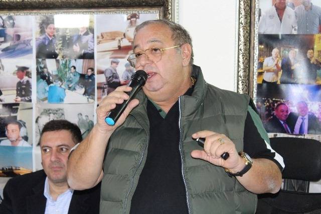 طاقم حكام أوزبكي لإدارة ديربي الوحدات والفيصلي