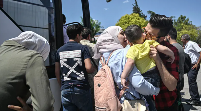 تحت مسمى العودة الطوعية.. تركيا ترحل 120 لاجئا سوريا قسرا