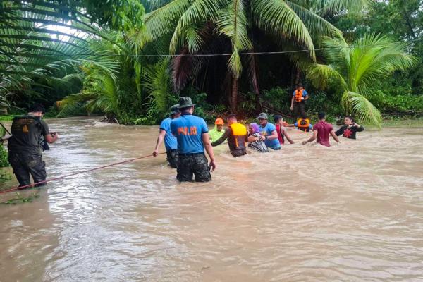 72 قتيلا على الأقل بفيضانات الفلبين