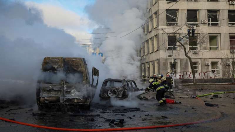 شهود: سماع سلسلة انفجارات في كييف