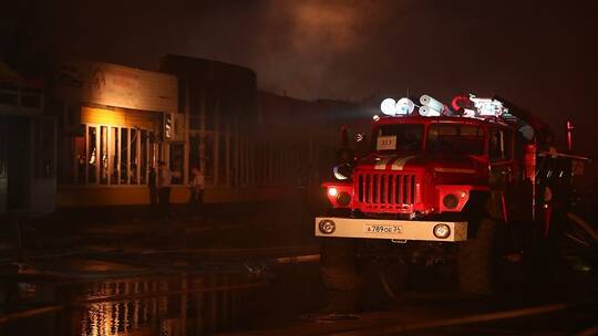 قتلى وإصابات بحريق ضخم في وسط روسيا