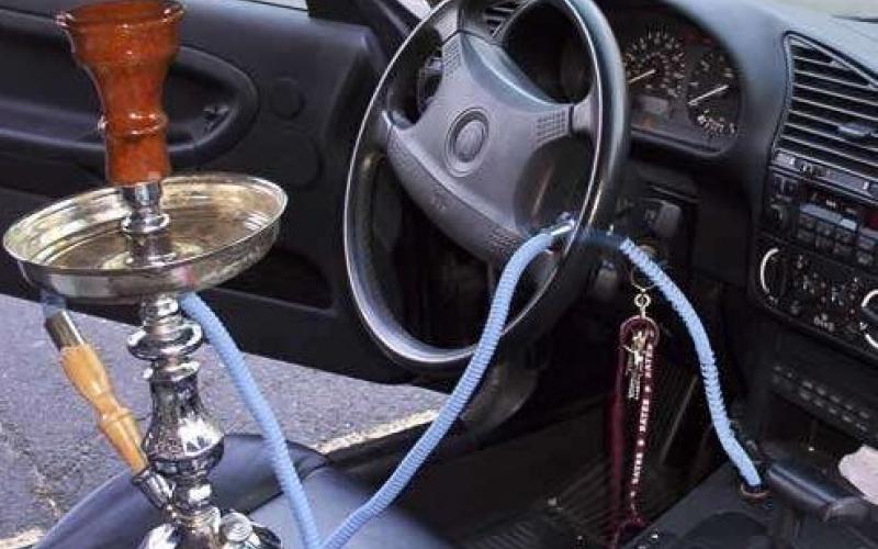 ضبط سائق تريلا يدخن الأرجيلة أثناء القيادة