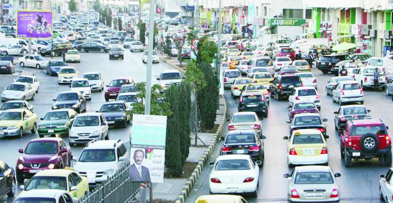 عمان تختنق بالمركبات وشوارعها تتحول الى نقاط غلق.. والامانة خارج التغطية!