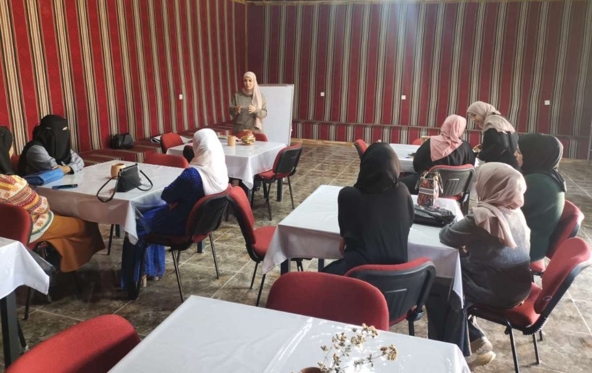 دورة لغة إنجليزية لسيدات قرى الديسة تنظمها أردنية العقبة وجمعية أجنحة الأمل