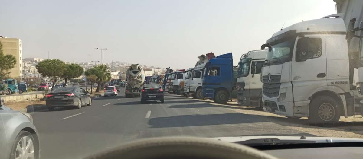 سائقو اليات النقل في شفا بدران: اضرابنا متواصل - صور