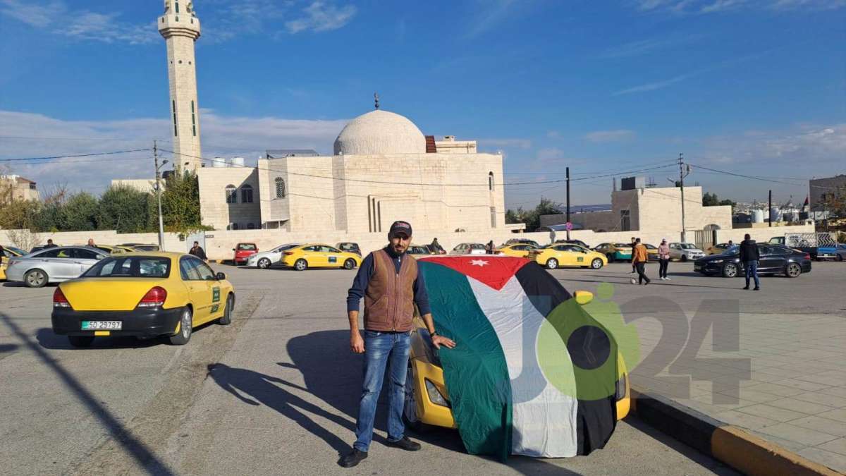 سائقو تكسي اصفر في عمان يعلنون مواصلة الاضراب عن العمل - صور
