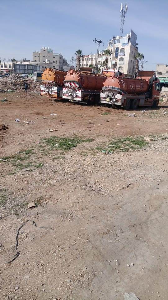 استمرار اضراب حافلات وتكاسي بمحافظة مادبا.. وشلل شبه تام لحركة النقل - صور