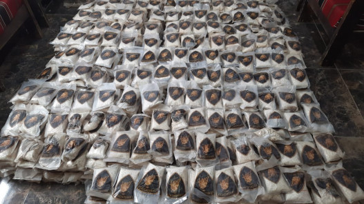 العثور على 1.2 مليون حبة كبتاغون أثناء محاولة اجتياز مهربين الحدود مع سوريا