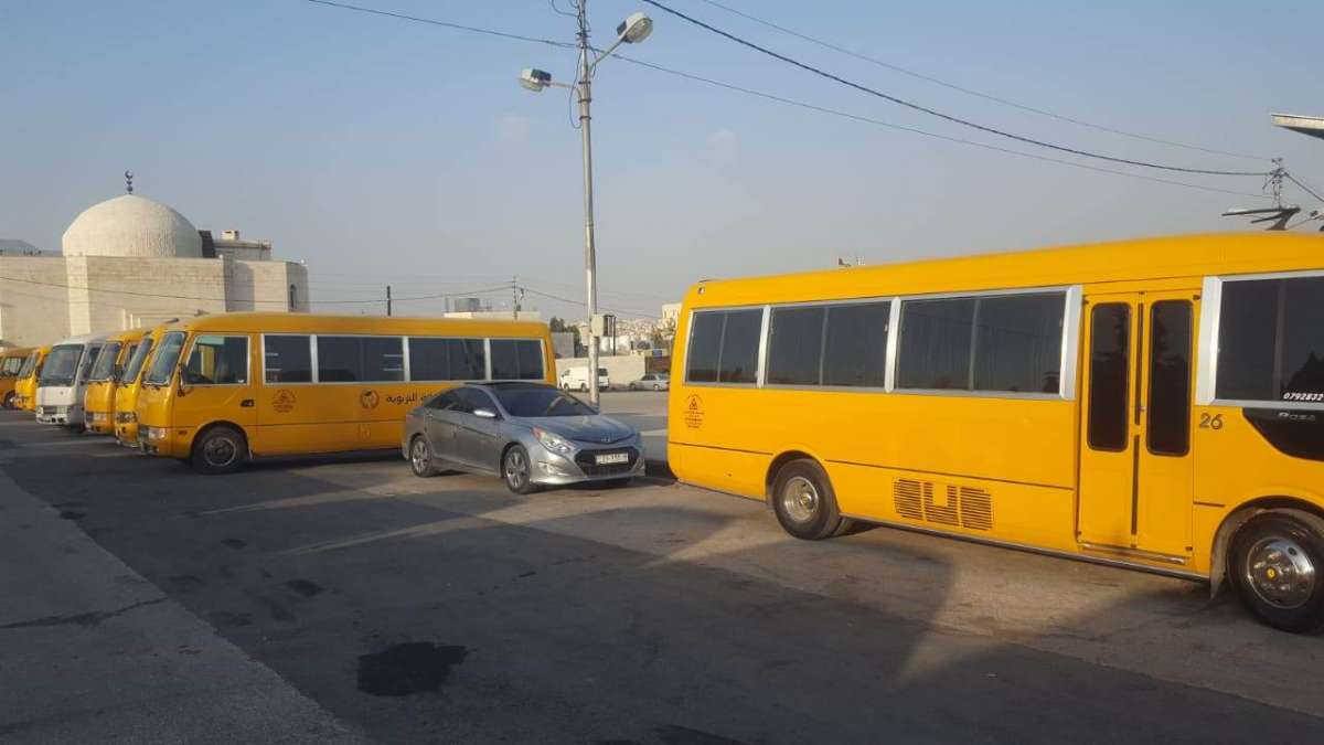 اصحاب حافلات نقل طلبة مدارس يعلنون الانضمام لاضراب قطاع النقل - صور