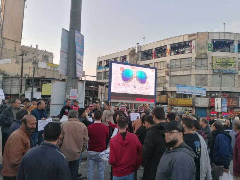 اعتصام في الزرقاء تضامنا مع اضراب سائقي الشاحنات والنقل العام  صور