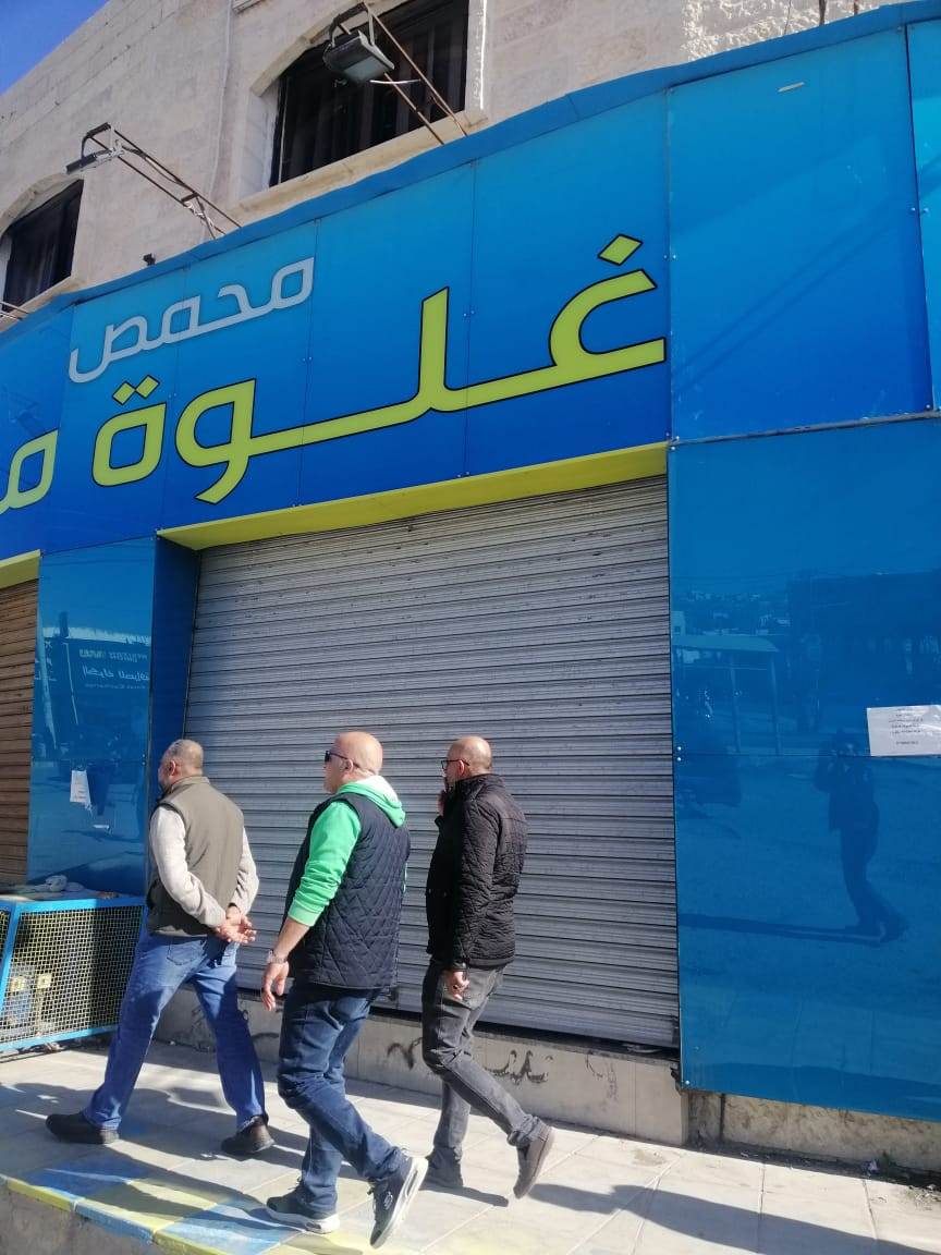 المحلات التجارية في الكرك تغلق ابوابها وتواصل الاضراب: مطلبنا خفض المحروقات - صور