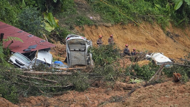 ماليزيا.. ارتفاع حصيلة الانهيار الأرضي إلى 24 قتيلا و9 مفقودين