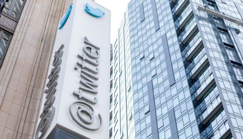 موظفون سابقون في تويتر يرفعون عشرات الشكاوى القانونية ضدها