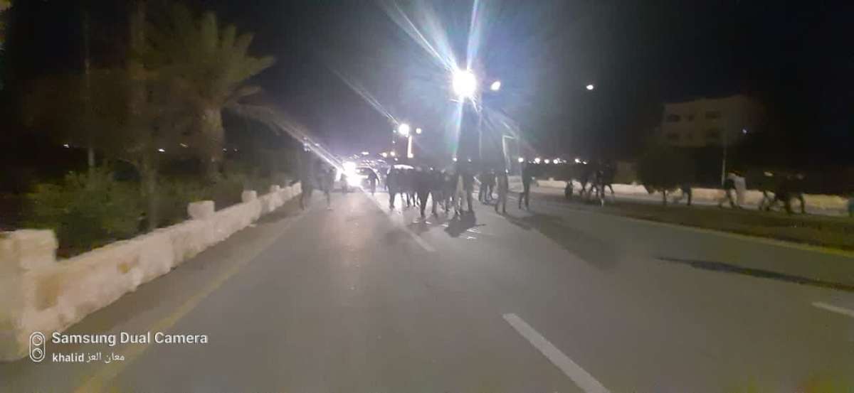 مسيرة ليلية في معان تطالب باسقاط حكومة الخصاونة ومجلس النواب والافراج عن الشراري - فيديو وصور