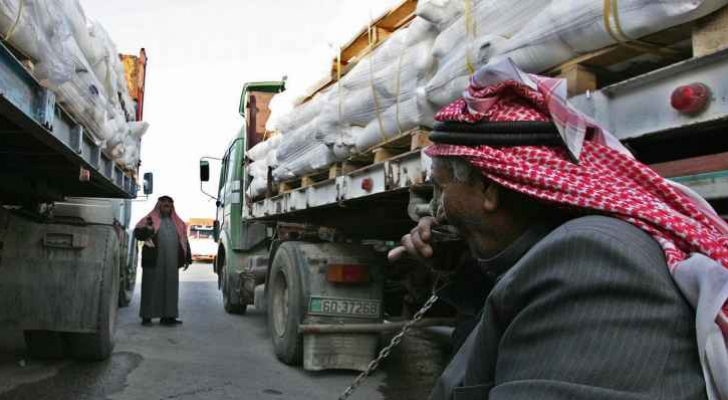 الأردن ومصر يتفقان على استمرار العمل بآلية دخول الشاحنات والبرادات لعامين