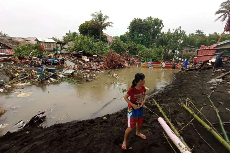 ارتفاع حصيلة ضحايا الفيضانات والانهيارات الأرضية في الفلبين