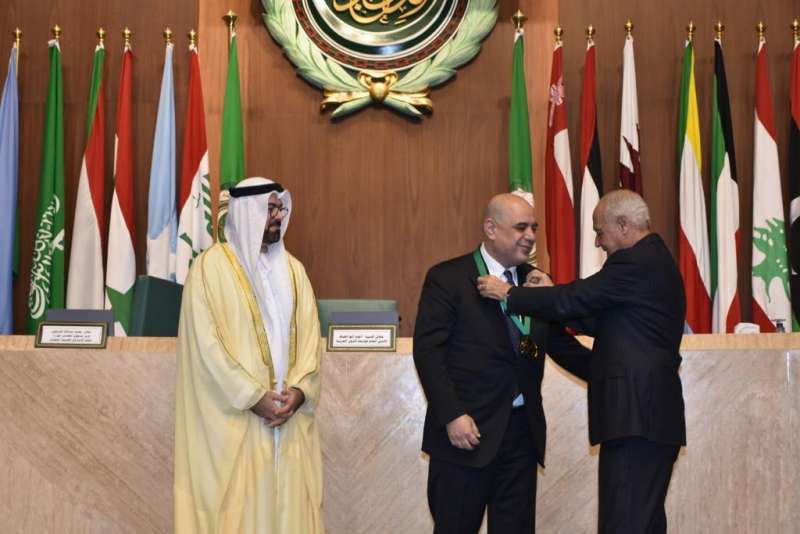وزير الاقتصاد الرقمي والريادة يحصل على جائزة أفضل وزير عربي