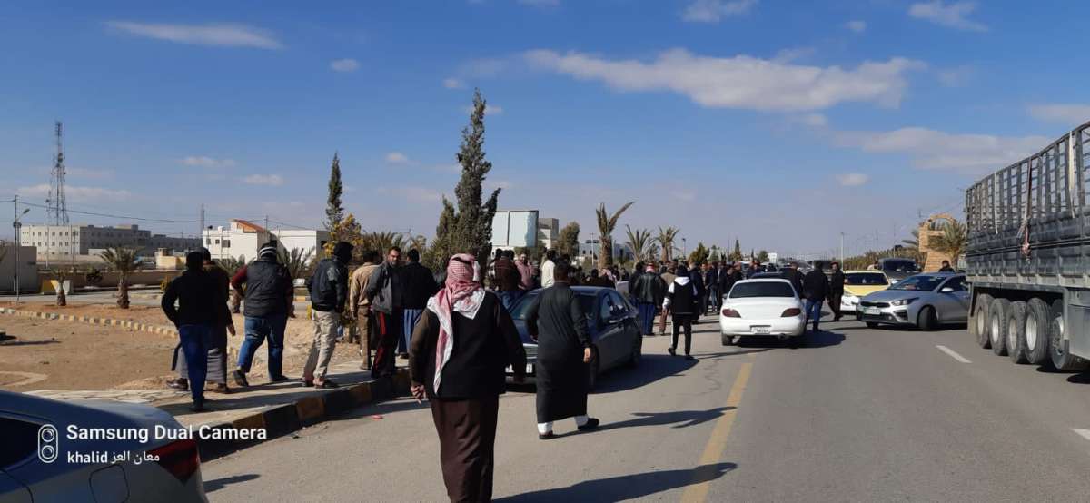 المئات في معان يطالبون باسقاط حكومة الخصاونة وحل مجلس النواب - فيديو وصور