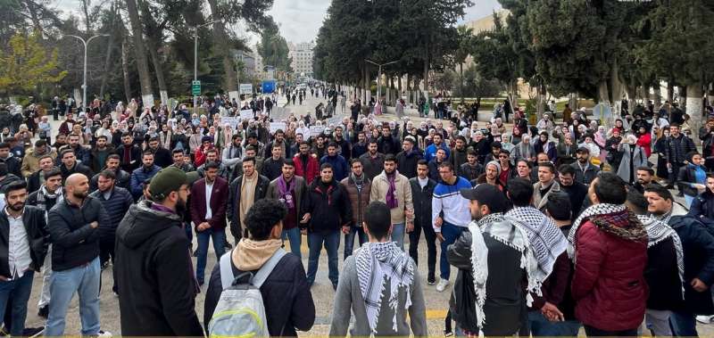 وقفة لطلبة الجامعة الأردنية احتجاجاً على اقتحام “بن غفير” لـ”الأقصى”