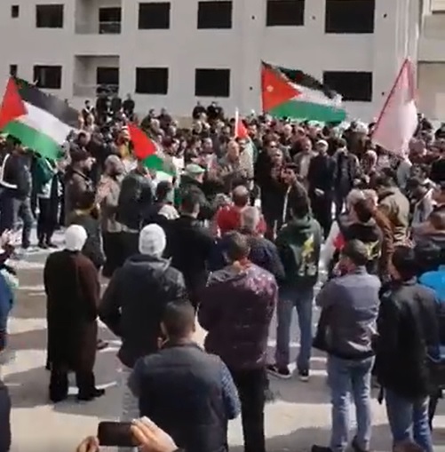 اعتصام قرب سفارة الاحتلال الاسرائيلي في عمان تحيتنا للعرين.. وكل مشتبك بفلسطين - صور