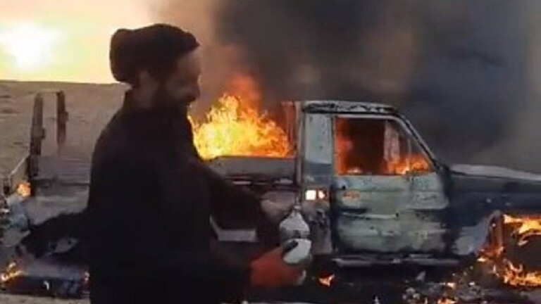 بالفيديو.. سعودي يقدم القهوة لضيوفه وسيارته تحترق