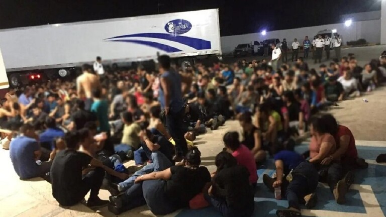 العثور على أكثر من 100 طفل مهاجر في مقطورة مهجورة في المكسيك (صور)