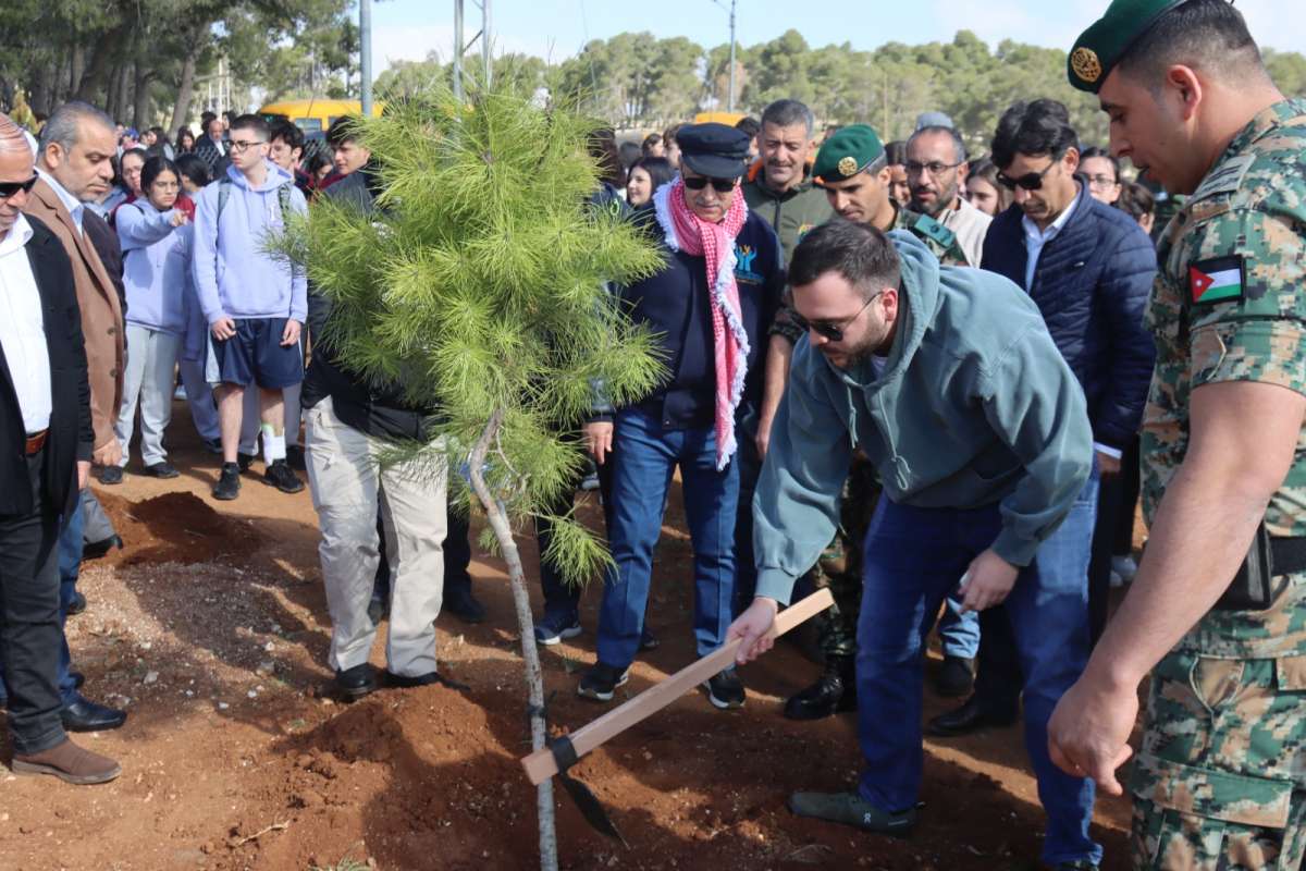 الأمير عمر بن الفيصل يرعى يوم الأيدي الواعدة لزراعة الأشجار