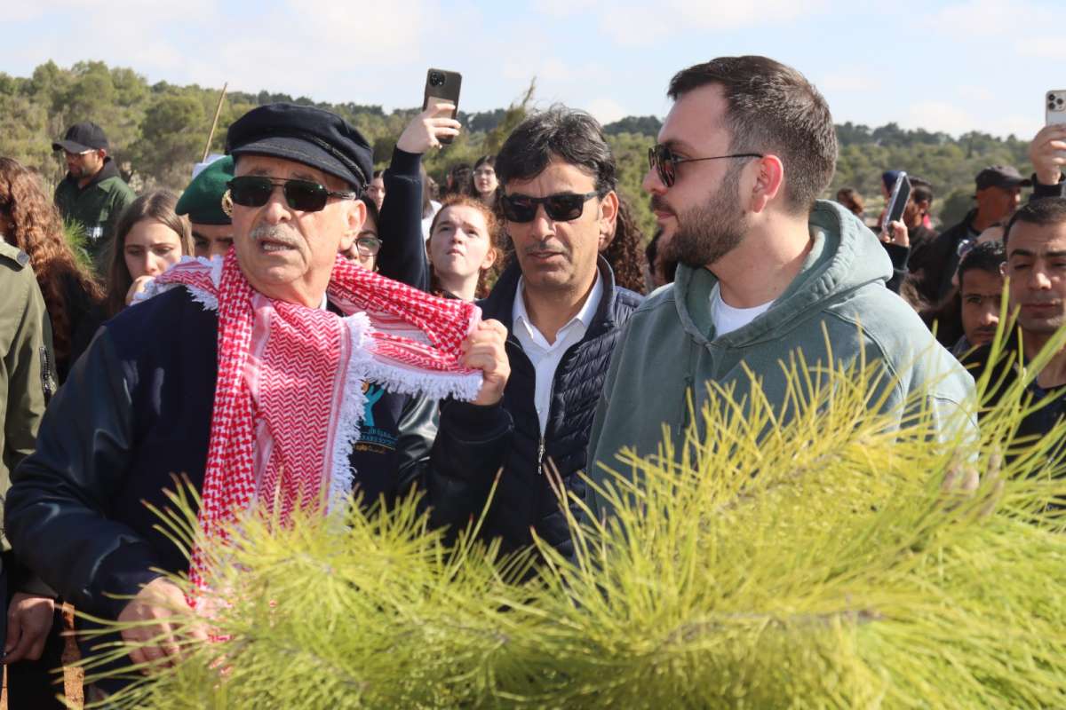 الأمير عمر بن الفيصل يرعى يوم الأيدي الواعدة لزراعة الأشجار