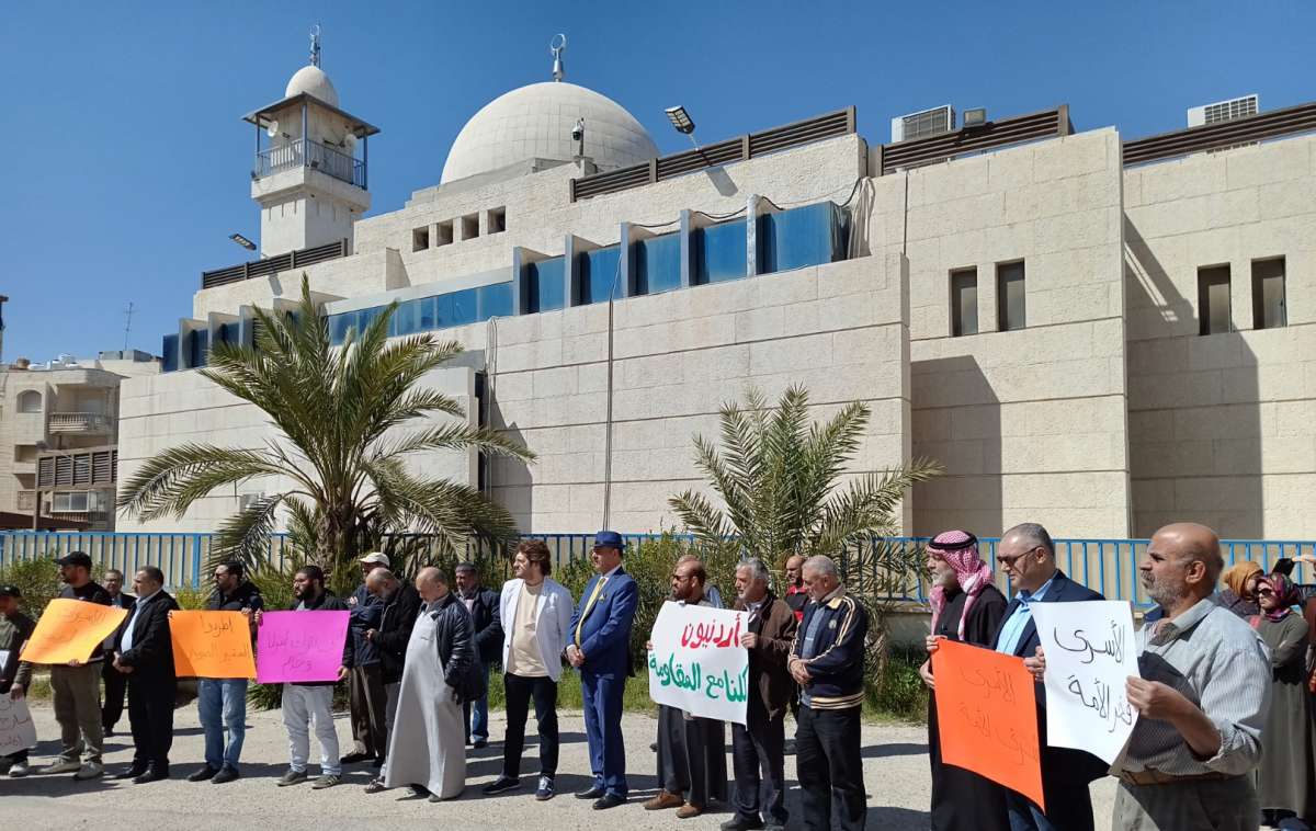 وقفة غضب امام سفارة الاحتلال في عمان: عيد عيد ظلك عيد.. يا حرية يا تصعيد - صور