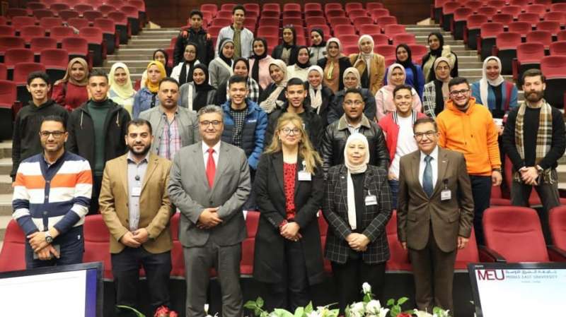 رئيسة الشرق الأوسط تحاور الطلبة الوافدين حول مسيرتهم العلمية