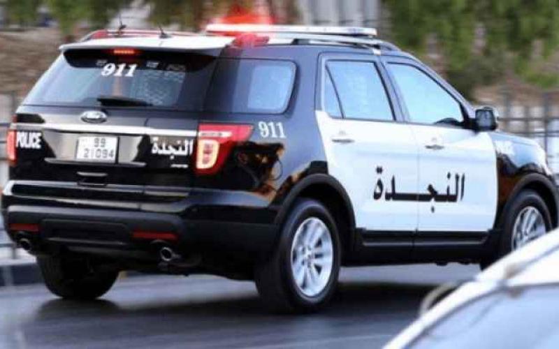 القبض على شخص اشهر سلاحا ناريا وصدم دورية شرطة في عمان