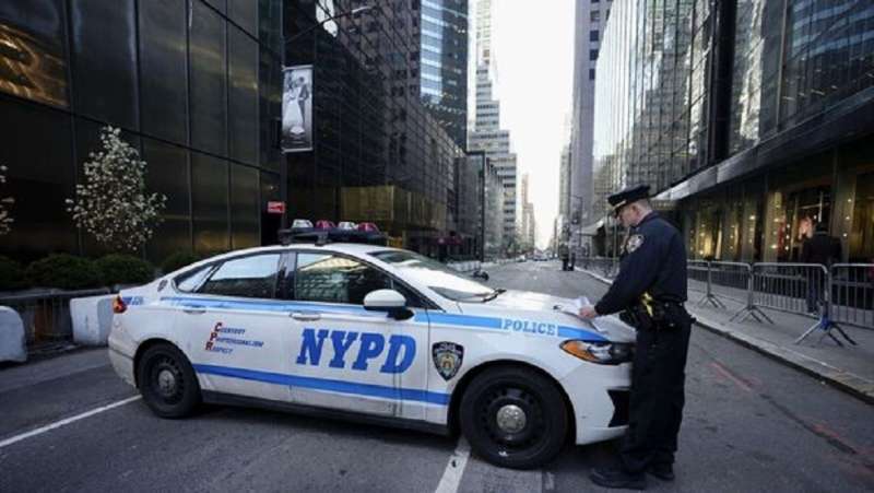 الشرطة الأمريكية تطوق برج ترامب في انتظار وصول الرئيس السابق إلى نيويورك