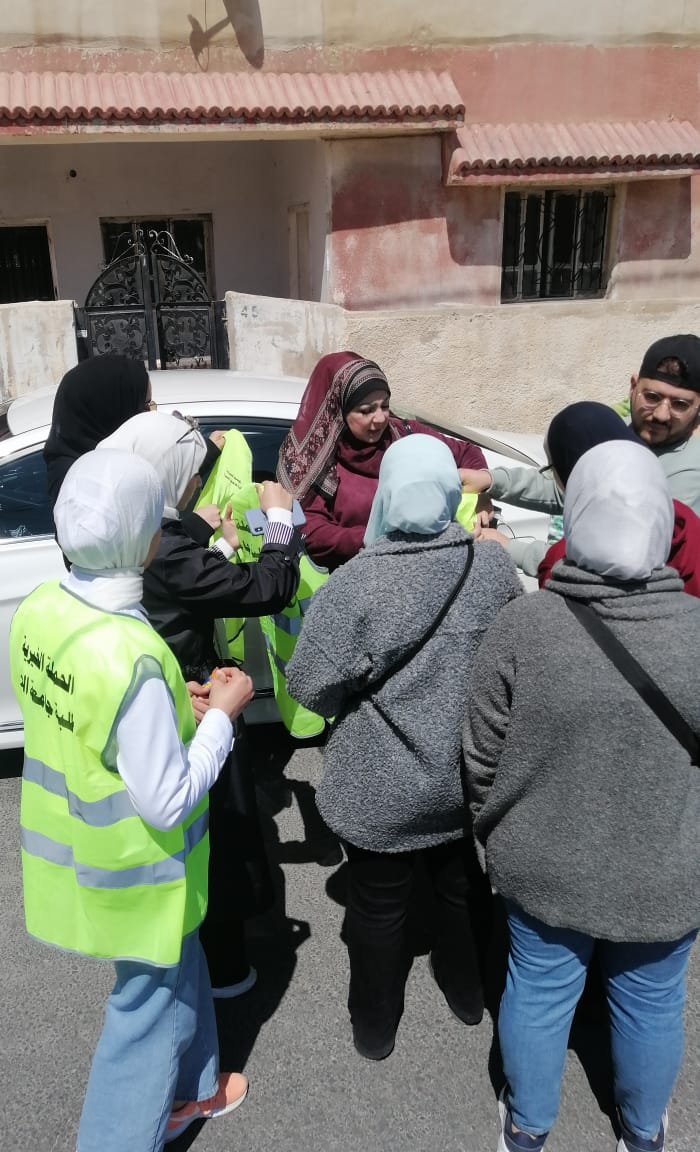 جامعة البترا تنفذ حملة خيرية بالتعاون مع جمعية سحاب الخير في جبل النصر