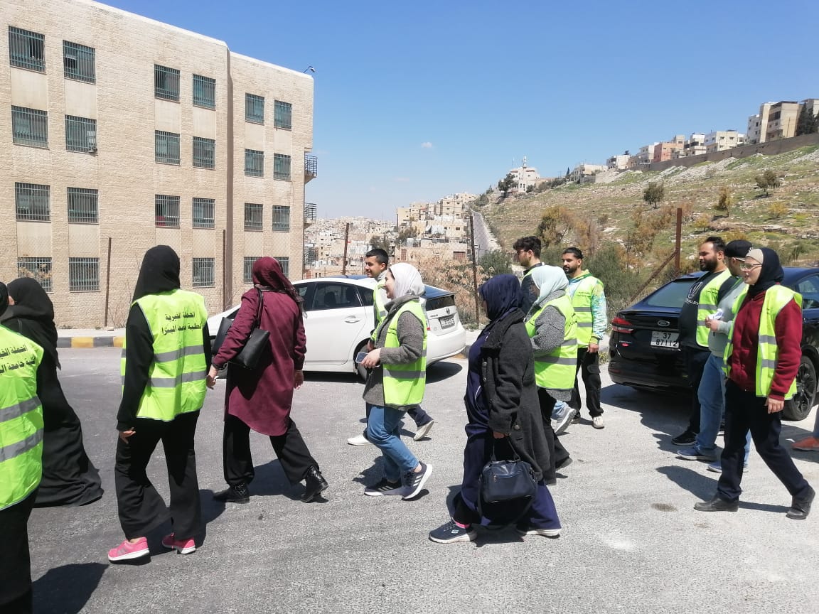 جامعة البترا تنفذ حملة خيرية بالتعاون مع جمعية سحاب الخير في جبل النصر