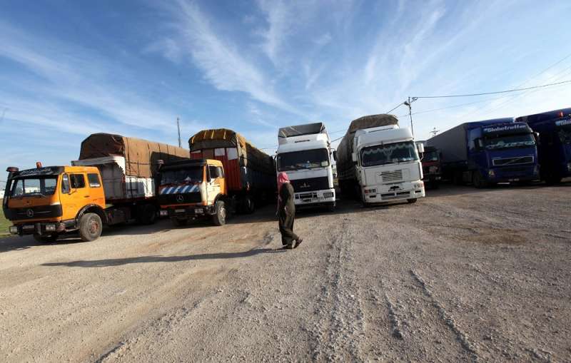 اصحاب الشاحنات يطالبون الحكومة باعادة النظر بقرار الشطب والاستبدال ومساواتهم بالحافلات