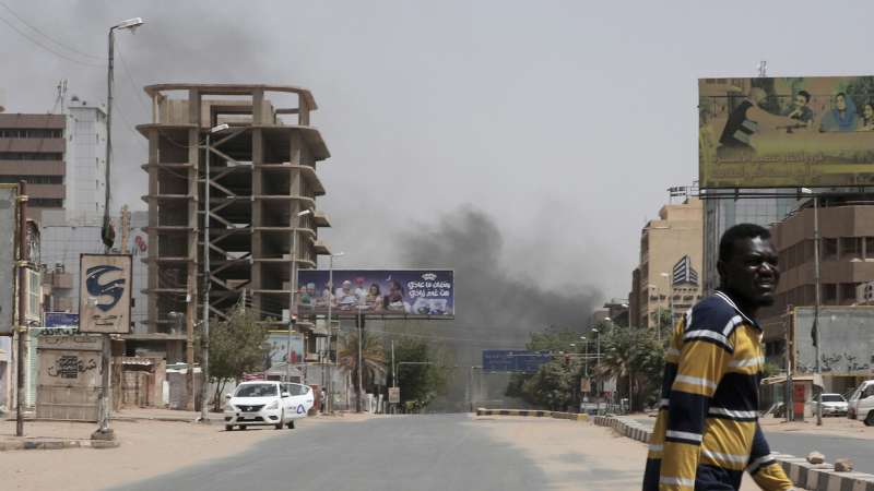 سفير مصر بالخرطوم ينفي مقتل مساعد ملحق الدفاع المصري في السودان