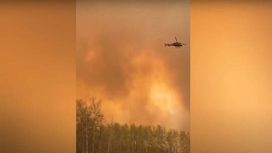 كندا.. حرائق الغابات تستعر وتخرج عن السيطرة (فيديو)