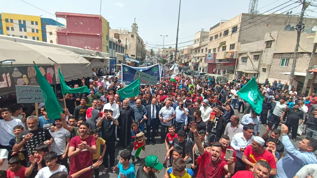 مسيرة في الوحدات تنديدا بالعدوان على غزة.. ومطالبات بالغاء اتفاقية وادي عربة - صور