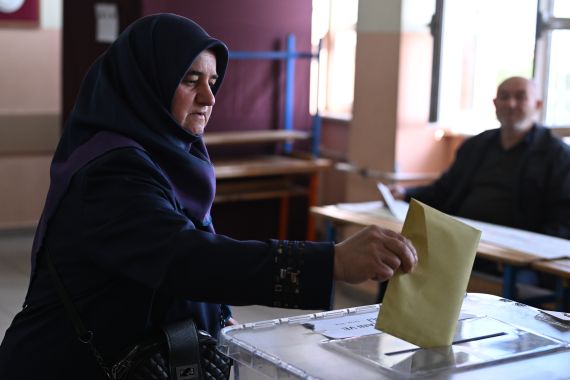 الأتراك يدلون بأصواتهم في انتخابات رئاسية وبرلمانية مصيرية