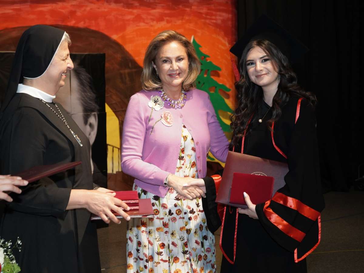 الاميرة عالية ترعى حفل تخريج مدارس راهبات الوردية الشميساني