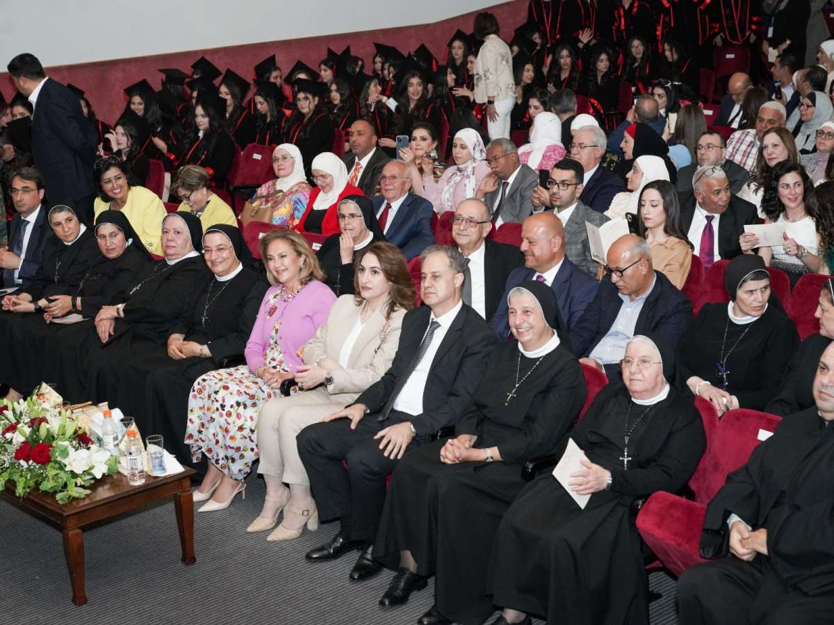 الاميرة عالية ترعى حفل تخريج مدارس راهبات الوردية الشميساني