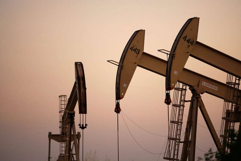 النفط ينخفض وسط ترقب لاجتماع المركزي الأميركي