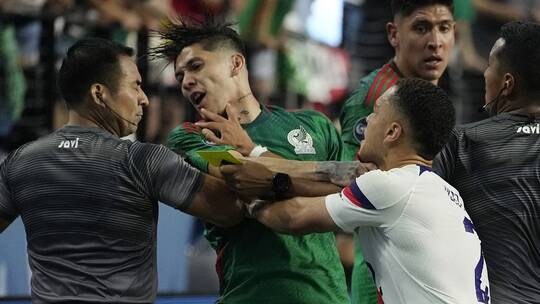 الـالكونكاكاف يفرض عقوبات بعد شجار جماعي في مباراة أمريكا والمكسيك