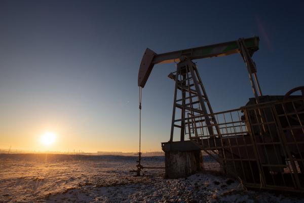 النفط يصعد بمخاوف تأثير الوضع في روسيا على الإمدادات