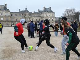 مجلس الدولة الفرنسي يؤيد حظر ارتداء لاعبات كرة القدم للحجاب