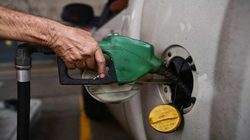 تخفيض أسعار البنزين تعريفة.. والسولار ٤ قروش
