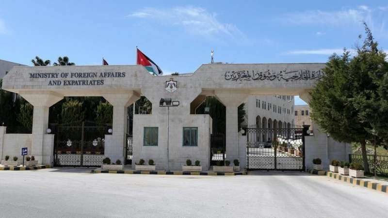 وزارة الخارجية تدعو الأردنيين للابتعاد عن التجمعات في فرنسا