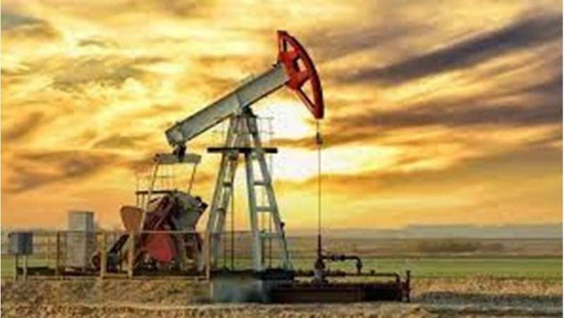 النفط يتجه لتسجيل مكاسب للأسبوع الثالث على التوالي